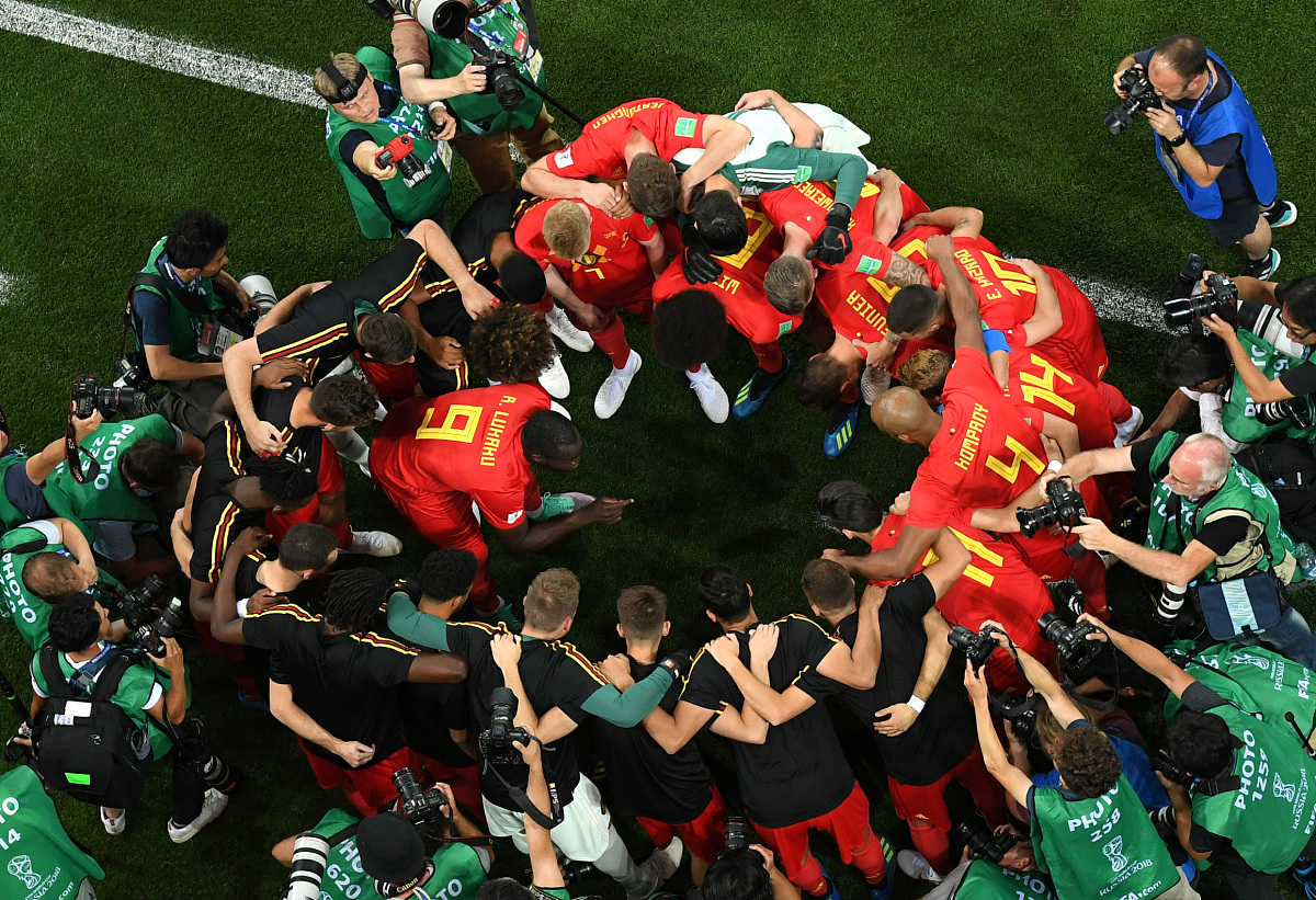 包含欧洲各国足球赛事精彩纷呈，球迷热情高涨的词条