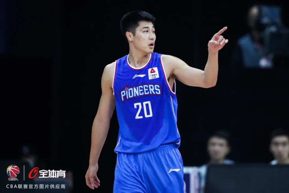 包含波鸿球队战斗至最后一刻，力拼艰难平局的词条