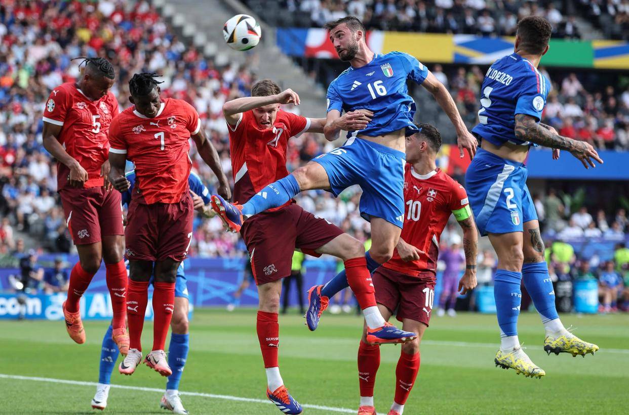 包含欧国联比赛：比利时主场憾负瑞典，疲态尽显的词条